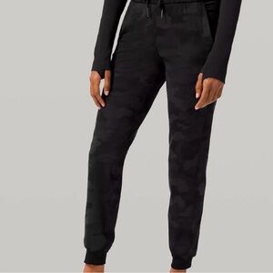 LULULEMON BLACK GRAY CAMO JOGGERS SIZE 8